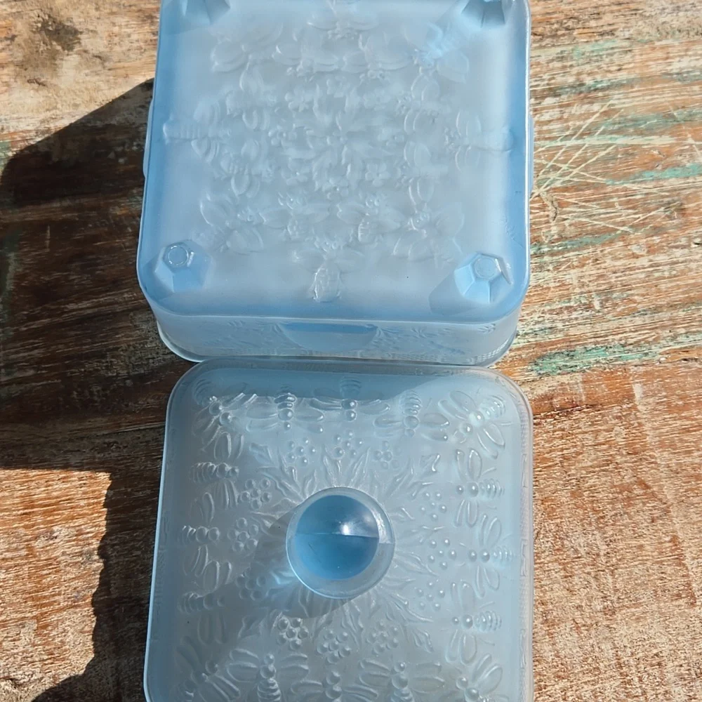 INDIANA GLASS Tiara Blue Satin Beehive Covered CANDY DISH - Picture 4 of 6